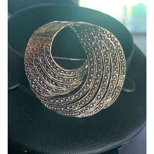 Vintage Avon Eternal twist Necklace Set w/Brooch, in Silver tone, Stamped